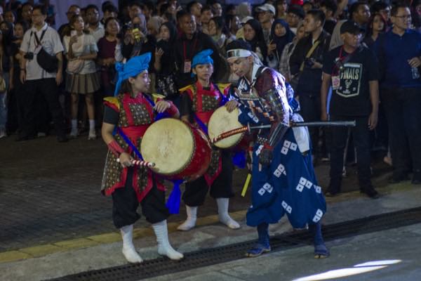 Penampilan taiko dan tarian tradisional di malam hari